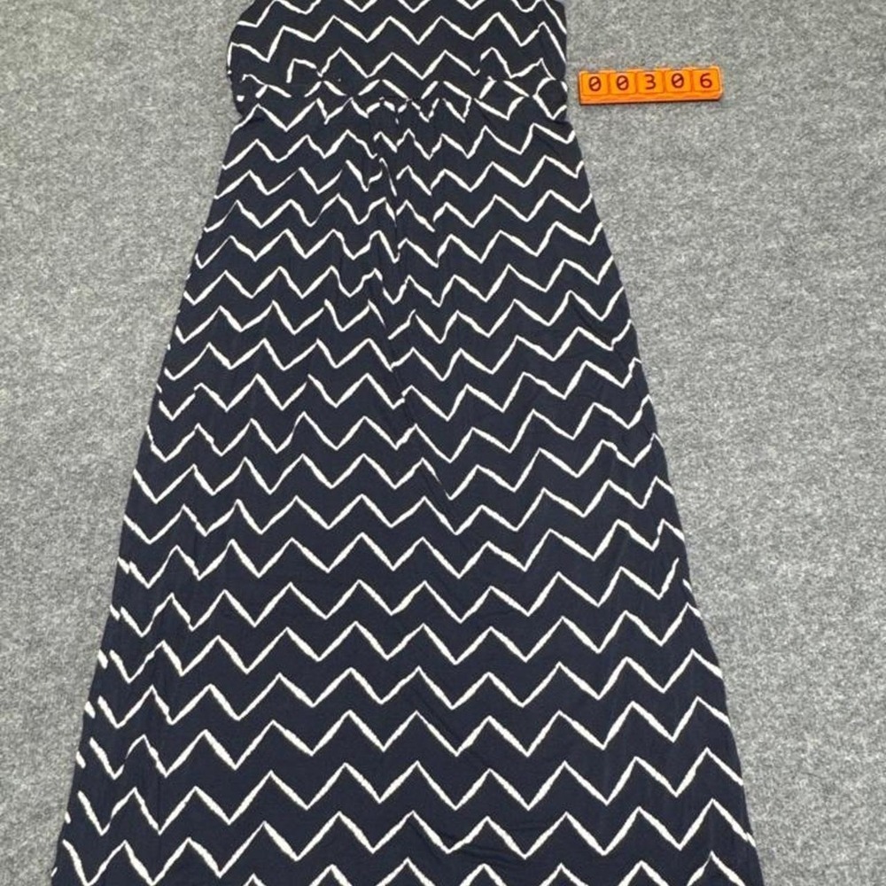 St. John's Bay white and navy chevron rayon & spandex dress in a PL.